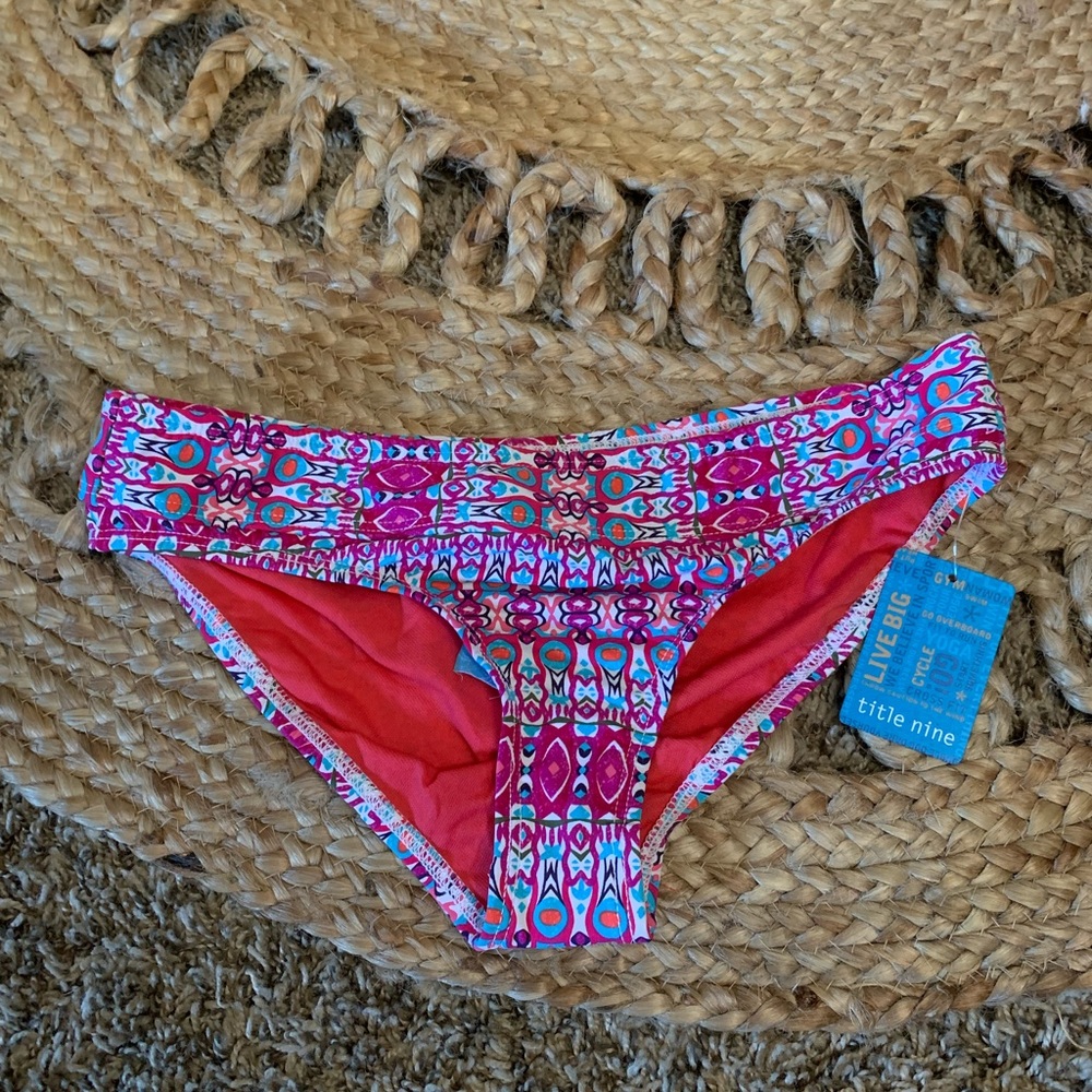 TITLE NINE | FUSHIA BIKINI BOTTOMS SIZE SMALL
